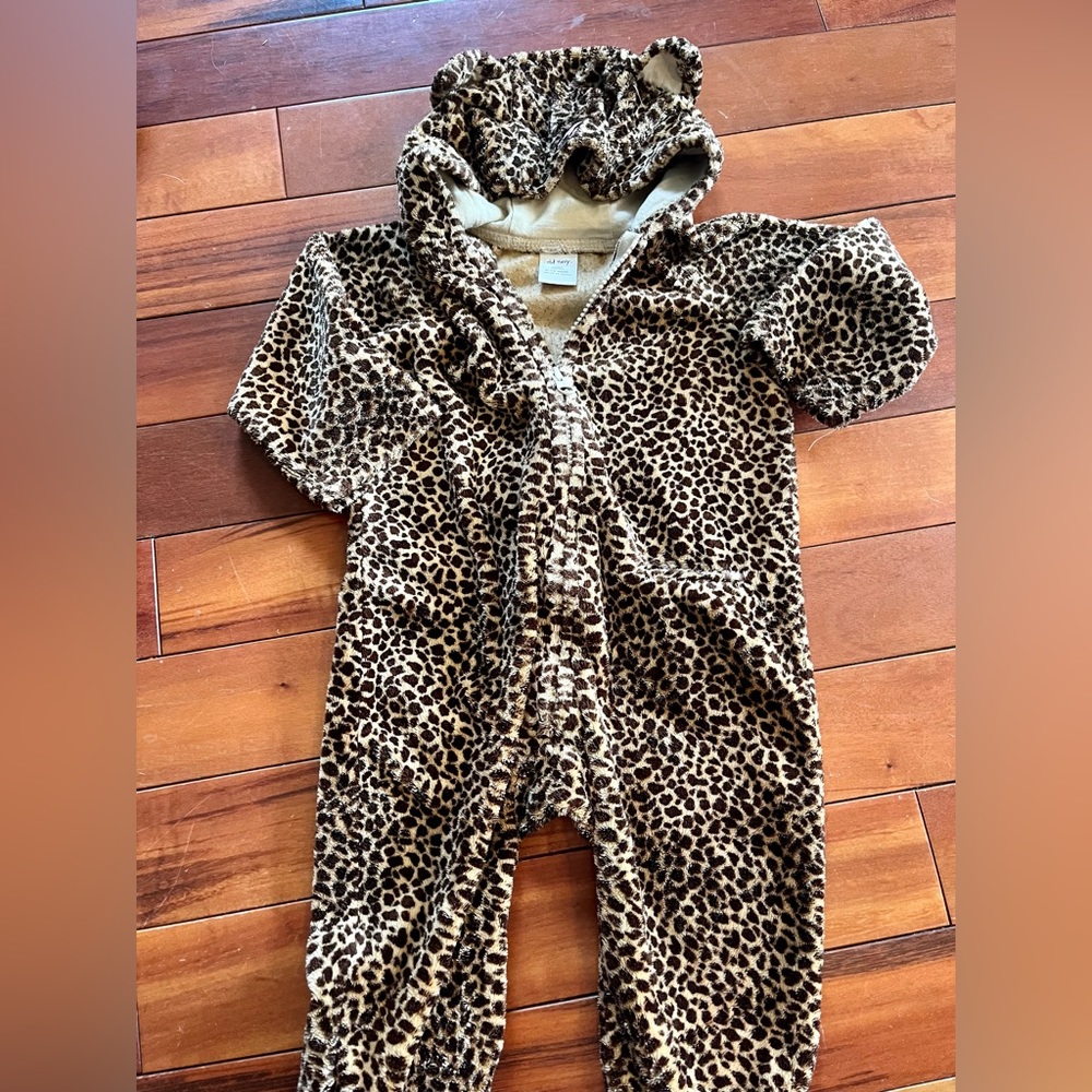 Baby girl cheetah print 6-12 months full body jumper. Final price drop